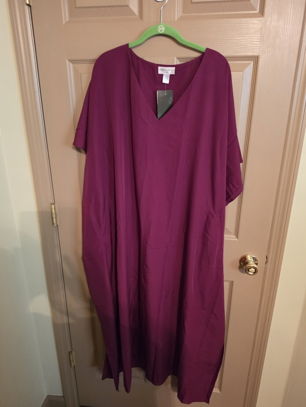 V-Neck Burgundy Kaftab Dress with Pockets. - Picture 10 of 11